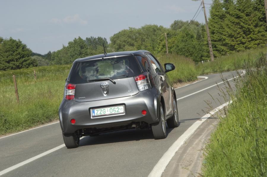  Toyota iQ 2008 года  (фото 46 из 225)